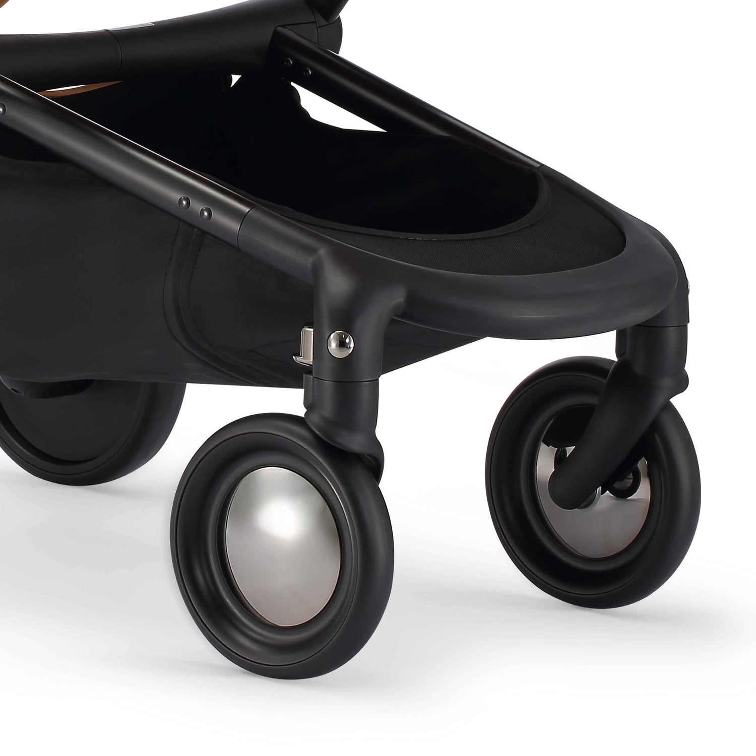 close up of the front wheels with reflective hubcaps on mima creo stroller 