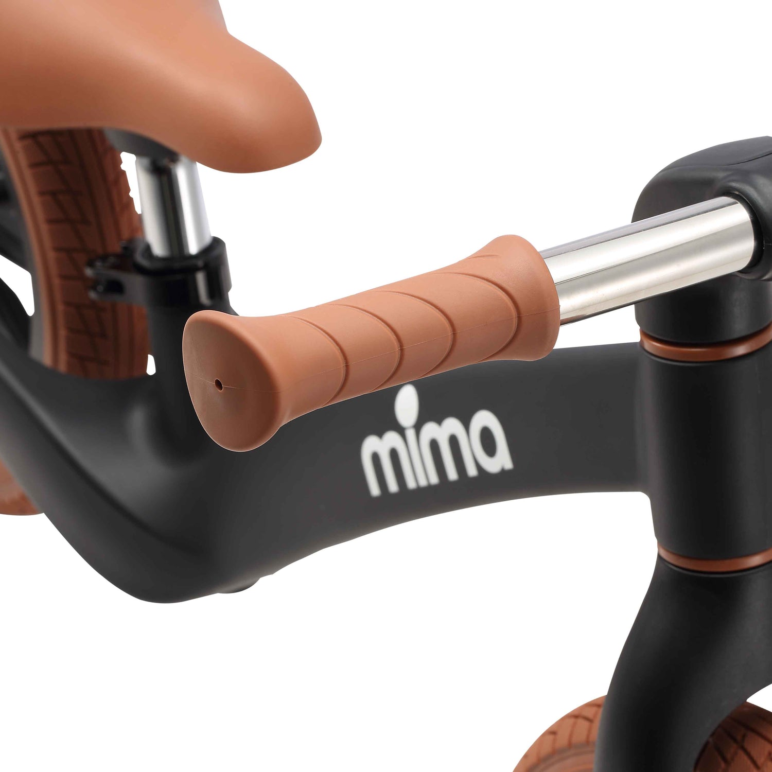 detailed view of the handlebar grip and logo on mima zoom lite in black 