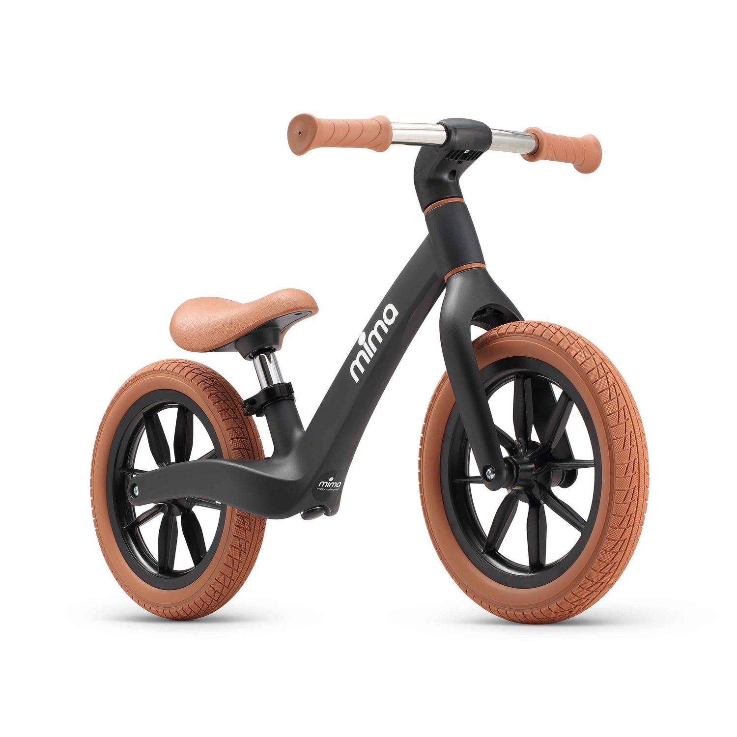 mima zoom lite balance bike in black featuring low seat, side profile 