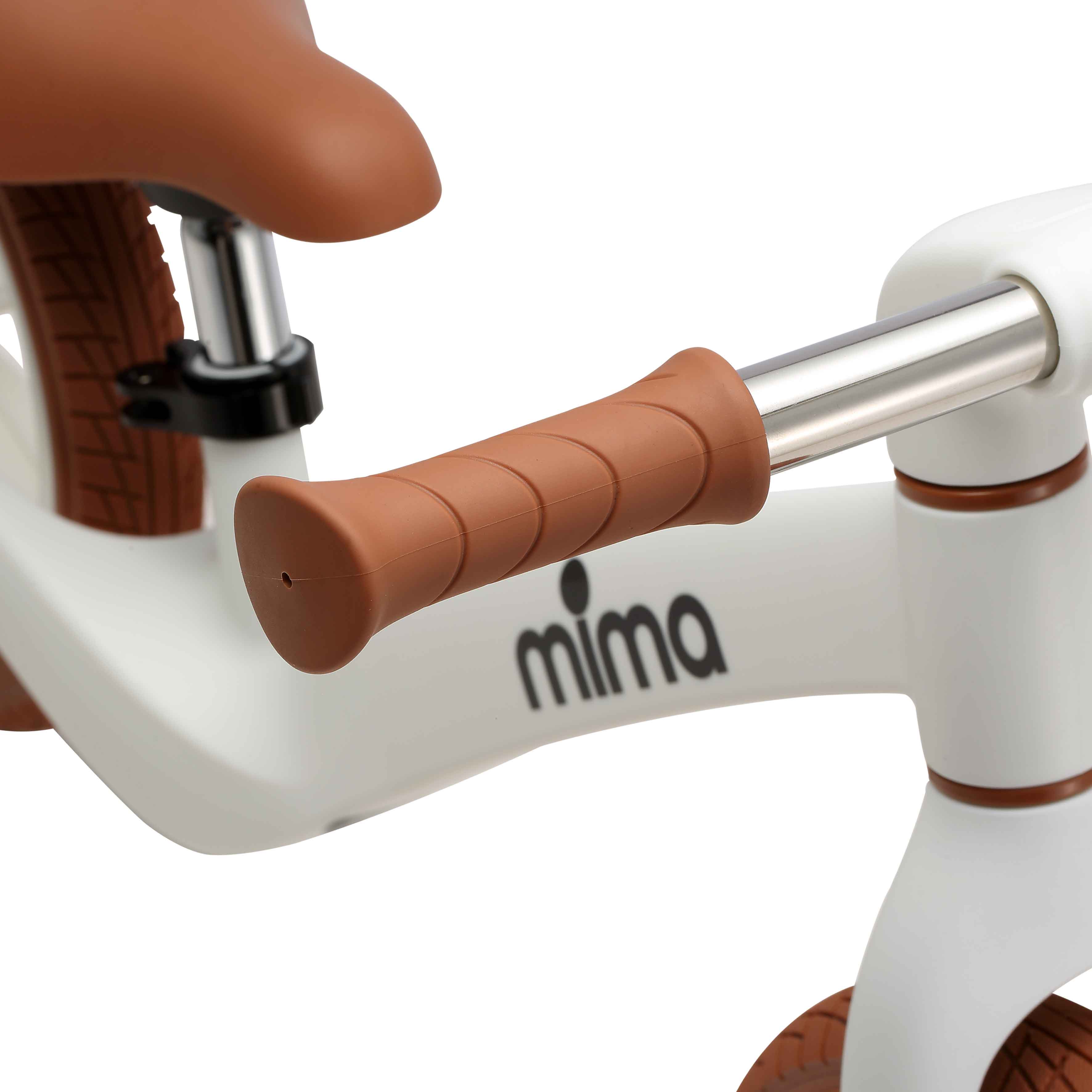 detailed view of the handlebar grip and logo on mima zoom lite in white 